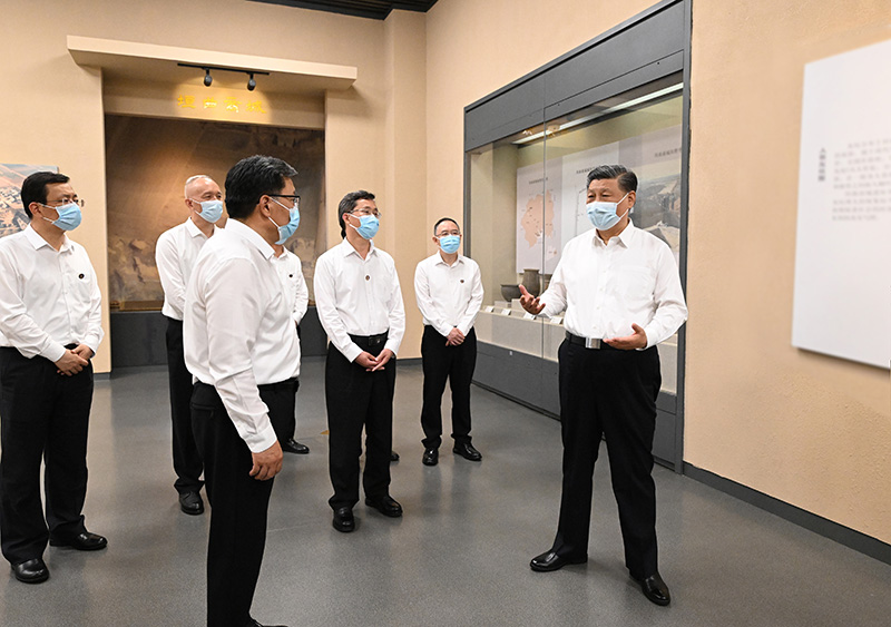 5月16日下午，中共中央总书记、国度主席、中央军委主席习近平在前往陕西西安主持中国－中亚峰会途中，在山西运城博物馆调查。